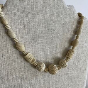 Vintage 17” Carved Stone 70’s Necklace Graduated Off White Boho Hippie